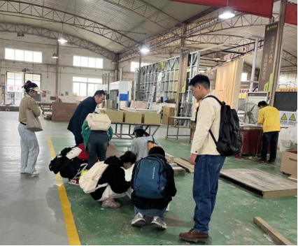 装配式设计研发工作坊 建筑艺术学院研究生团队走进广西华辉装饰集团，共探建筑装潢材料新趋势